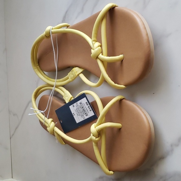 Universal Thread™ Petal Tubular Sandals - Yellow Size 11 - Picture 3 of 6